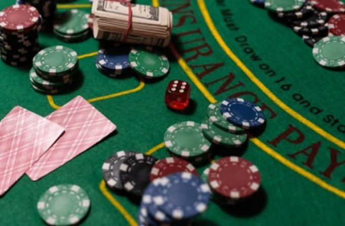 Casino game lobby showing slots and live dealer options on lodigame